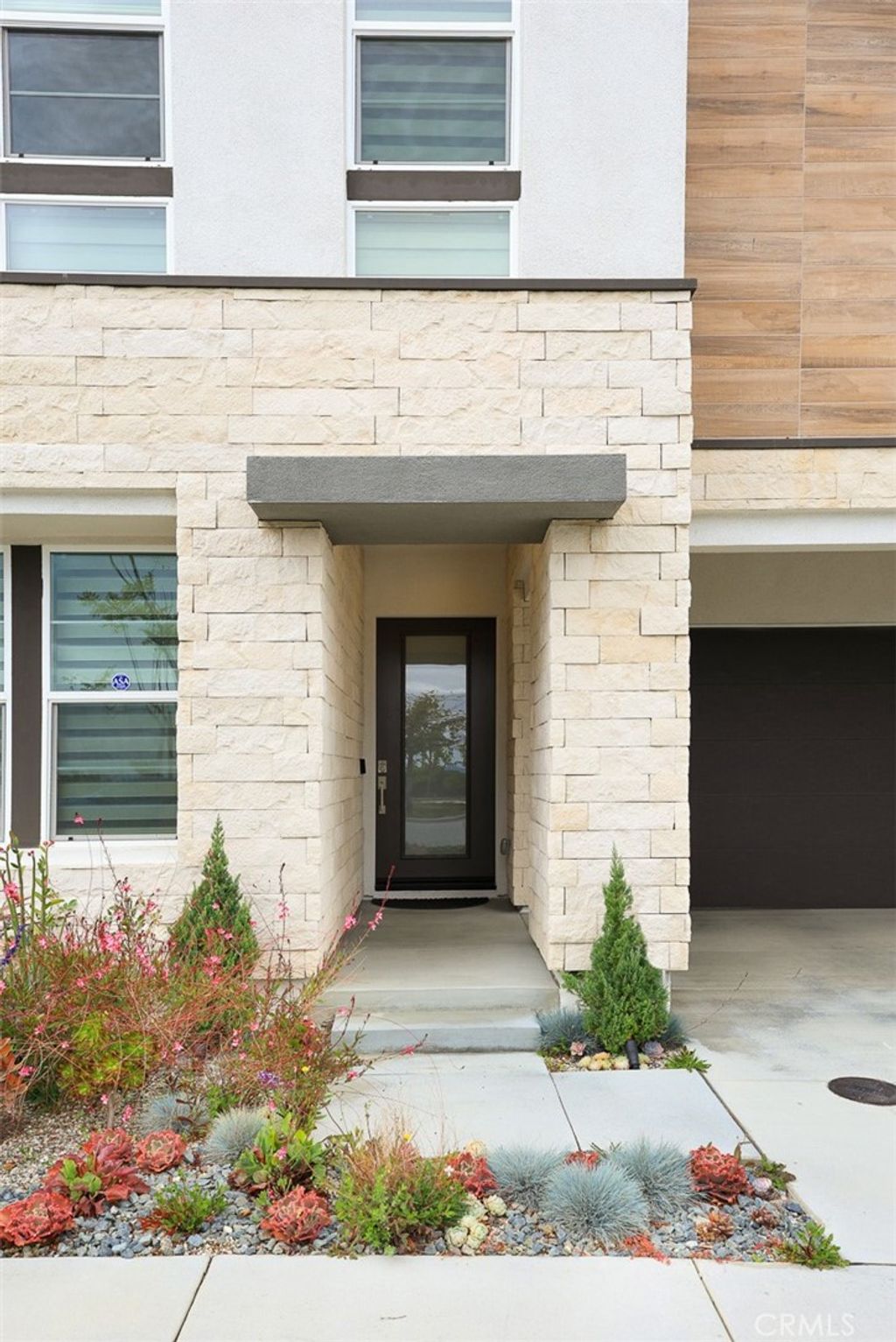 Photo of 478 Sycamore Drive W, Montebello, CA 90640 (MLS # CV25243164)