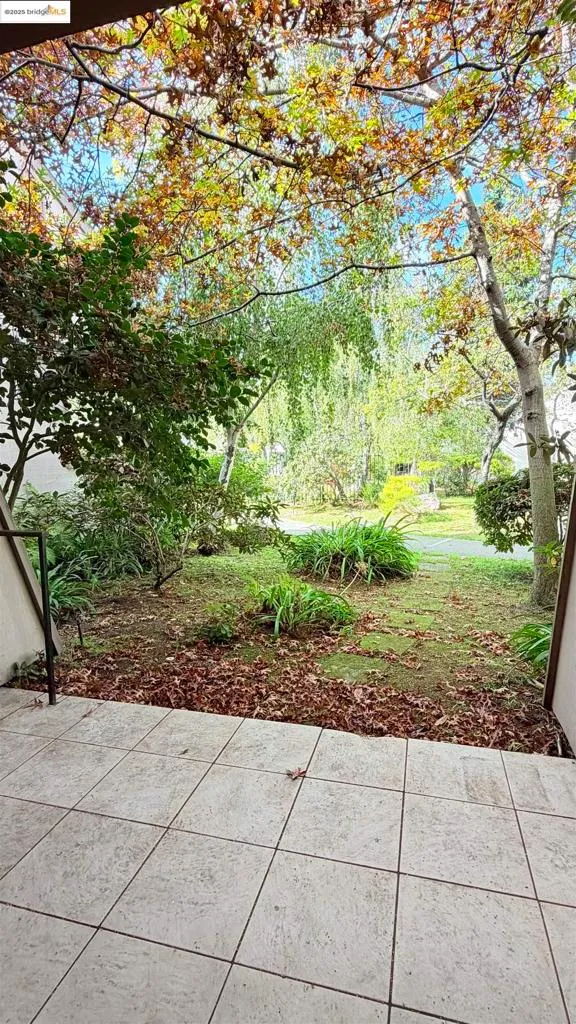 Alameda, California 94501, United States, 2 Bedrooms Bedrooms, ,2 BathroomsBathrooms,Residential,Active,242424