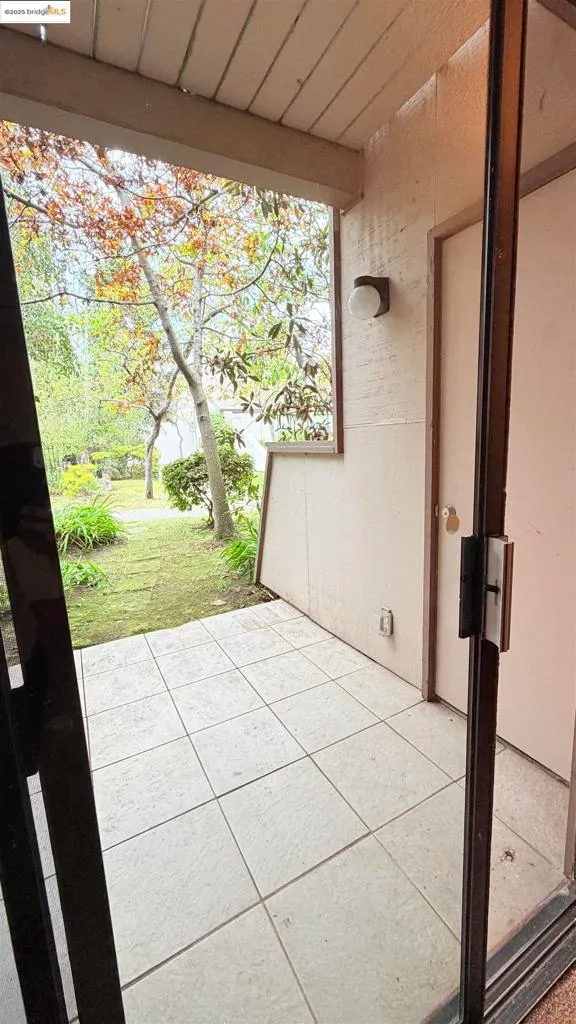 Alameda, California 94501, United States, 2 Bedrooms Bedrooms, ,2 BathroomsBathrooms,Residential,Active,242424