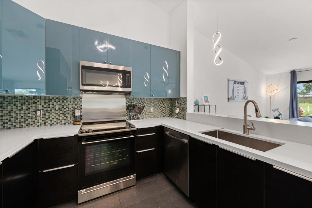 Woodhaven Country Cl - Residential