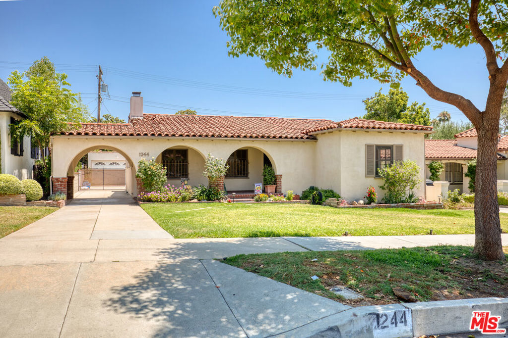 An amazing Spanish one story which has been in the same family for over 5 decades. located in one of Glendale's best neighborhoods with close proximity to markets, shopping and more. It's been lovingly cared for, but it's time for a new family to make it their own. The gated yard with a sparkling pool make this the ultimate summer staycation. Some portions of the home has hardwood floors under the carpeting.