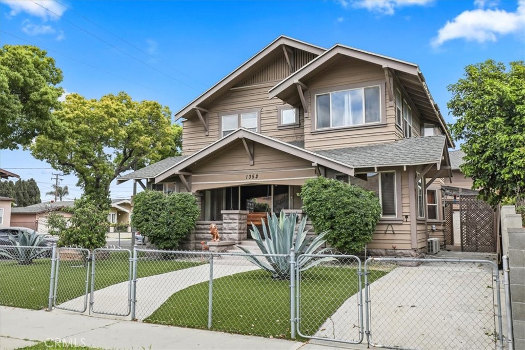 1352 Elm Ave