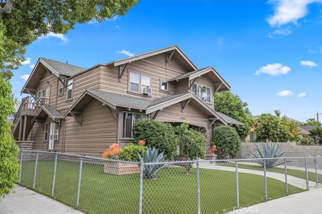 1352 Elm Ave