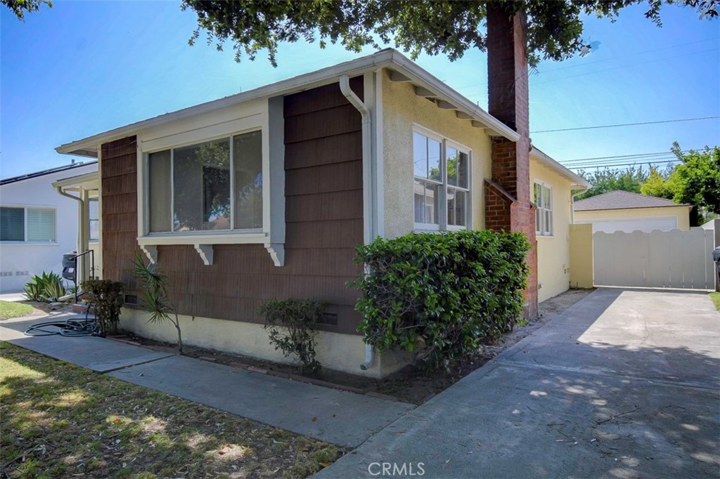 5923 castana Avenue
