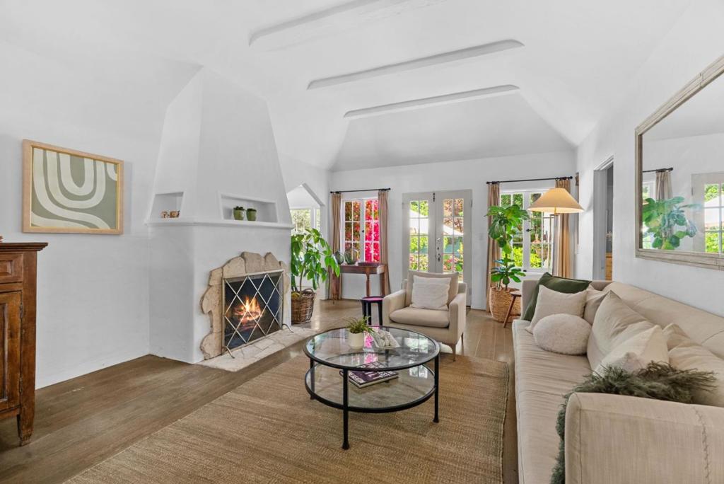 2133 Carmelita Drive