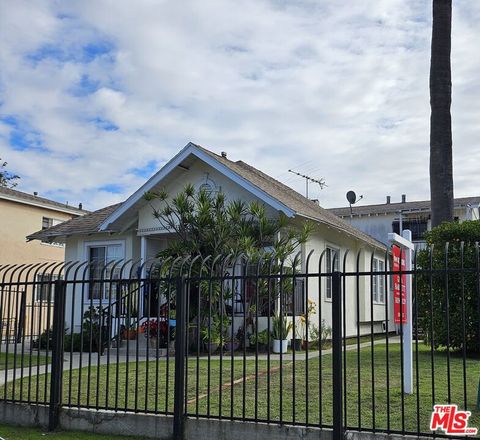 Photo of 3722 S MAPLE Avenue, Los Angeles, CA 90011 (MLS # 26673335)