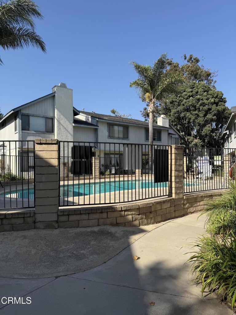 Beautiful Home in a desirable location. Walking distance to Oxnard college. Kitchen and Bathrooms are recently remodeled..
