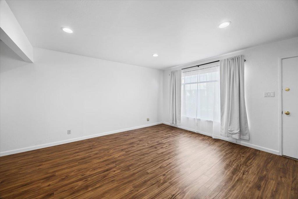 Properties 3 1525 Day Avenue D