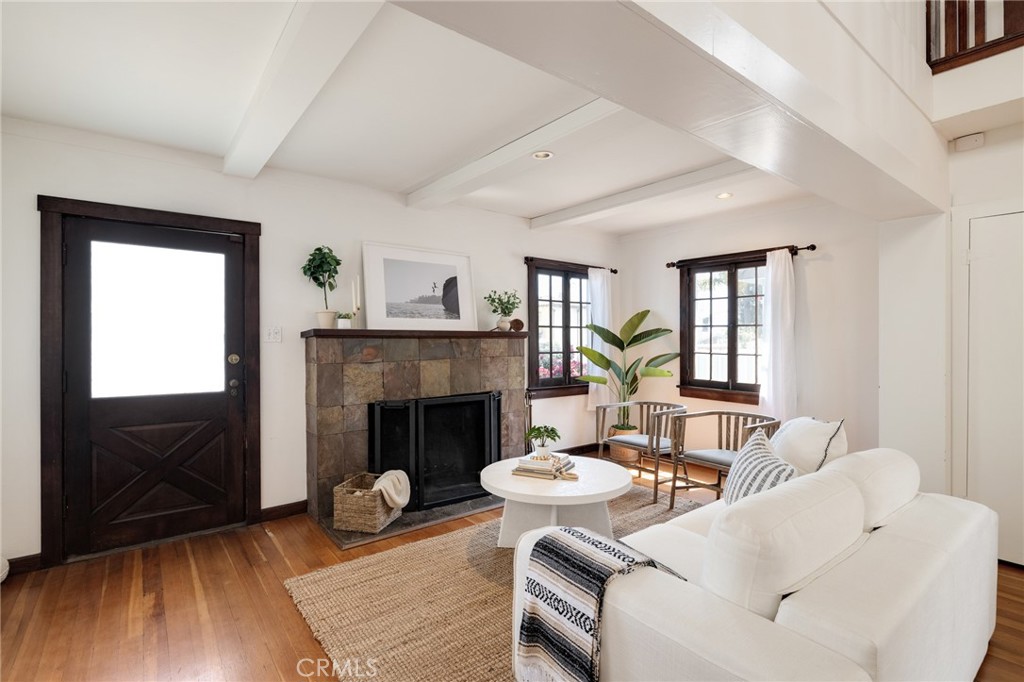 525 Manhattan Beach Boulevard