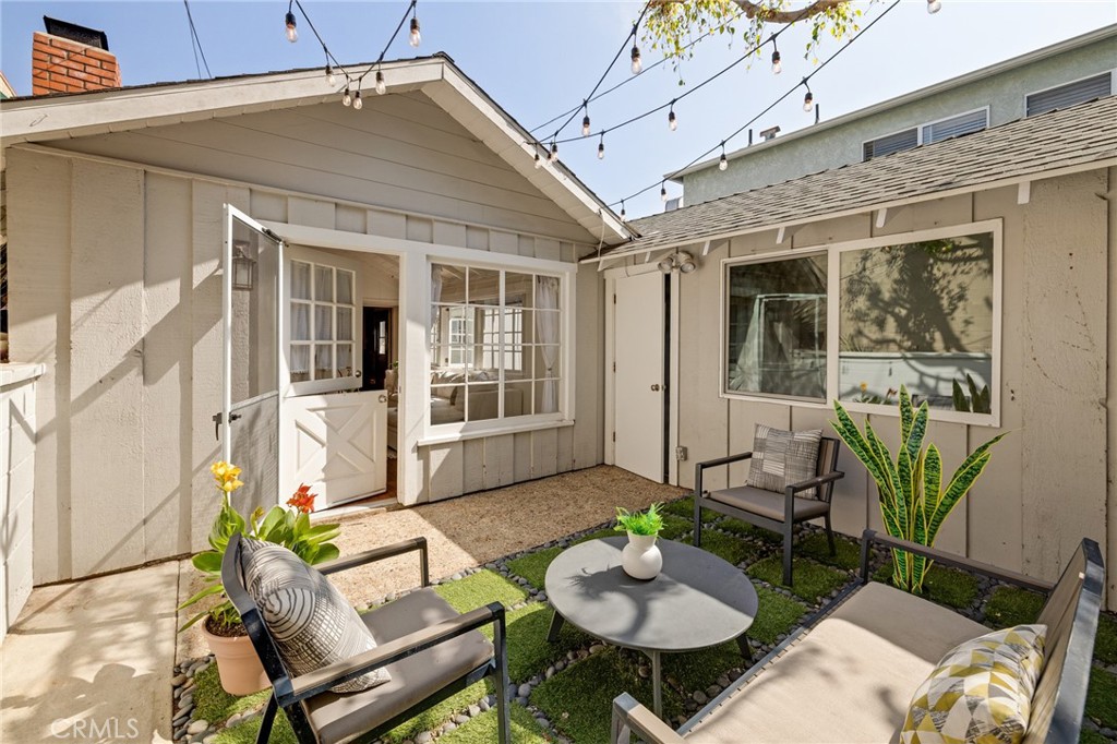 525 Manhattan Beach Boulevard