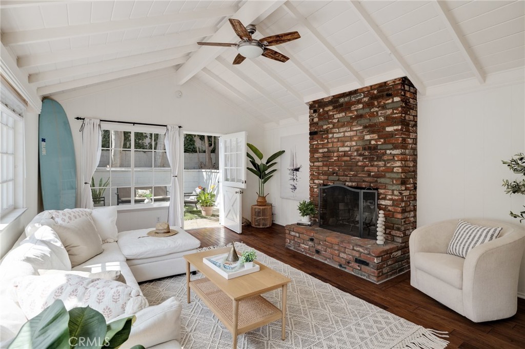 525 Manhattan Beach Boulevard