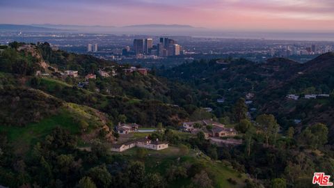 9501 Gloaming Drive Beverly Hills CA 90210