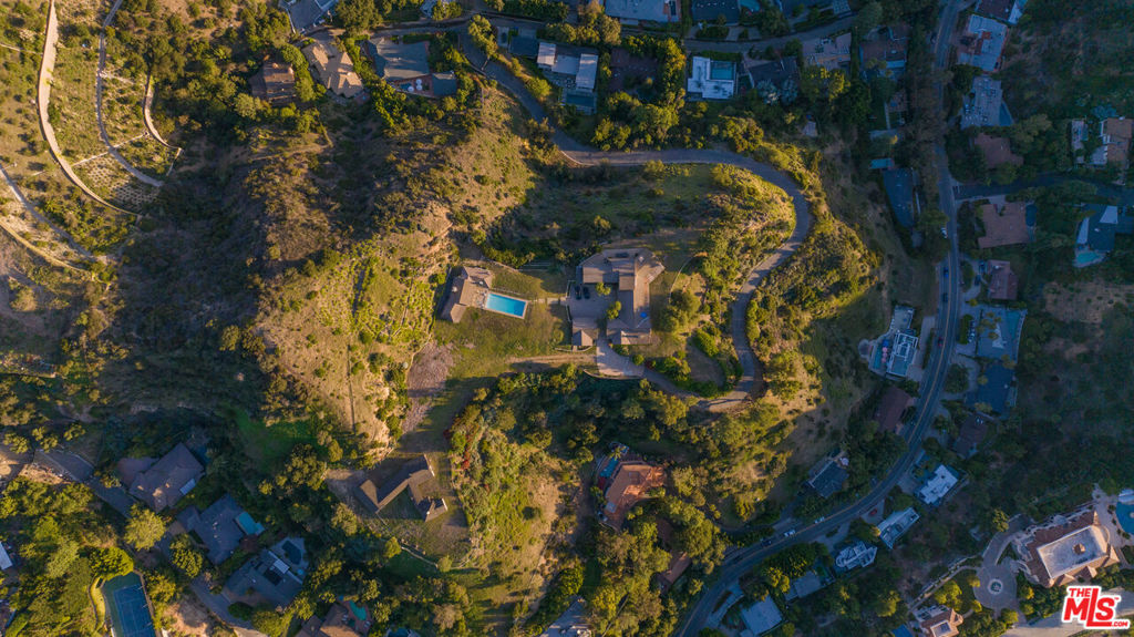 9501 Gloaming Drive