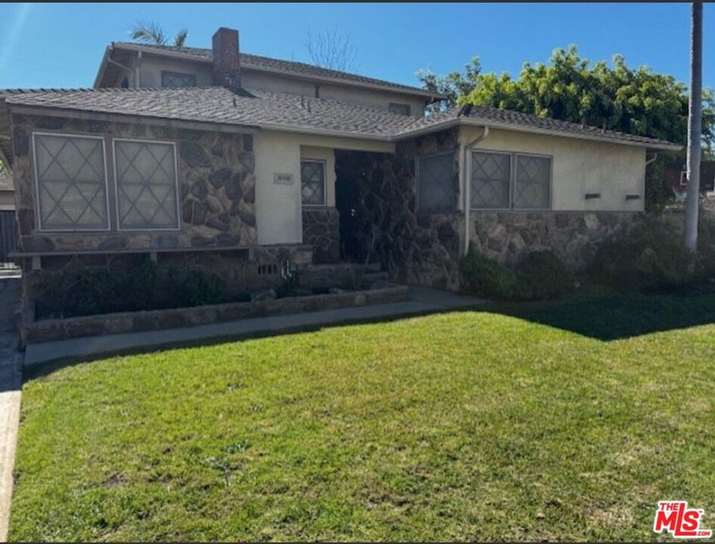Photo of 2508 Thoreau Street, Inglewood, CA 90303 (MLS # 26659387)