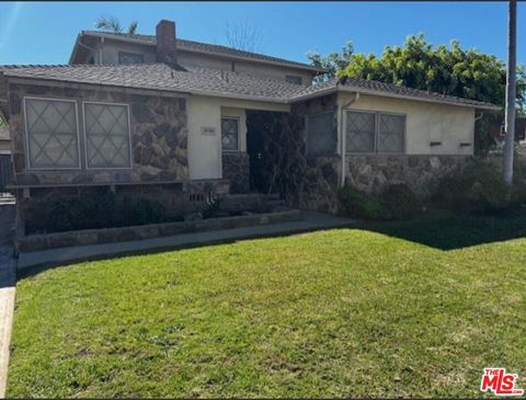 Photo of 2508 Thoreau Street, Inglewood, CA 90303 (MLS # 26659387)