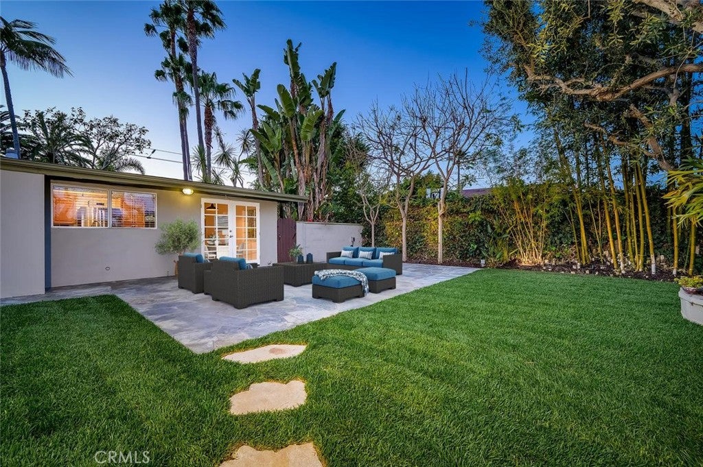 1962 Fullerton Avenue