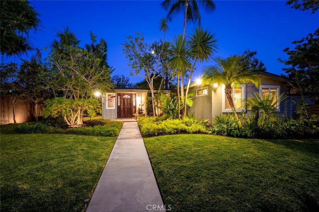 1962 Fullerton Avenue