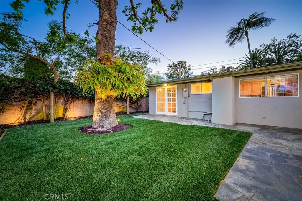 1962 Fullerton Avenue