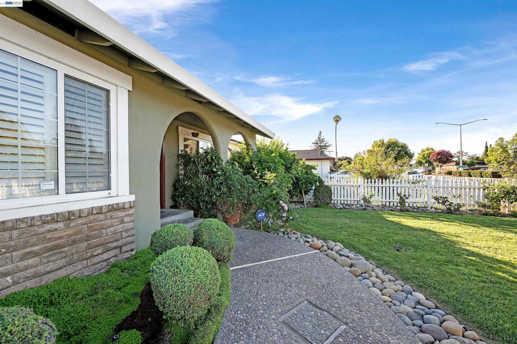 38351 Paseo Padre Pkwy