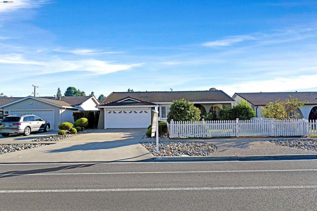 38351 Paseo Padre Pkwy
