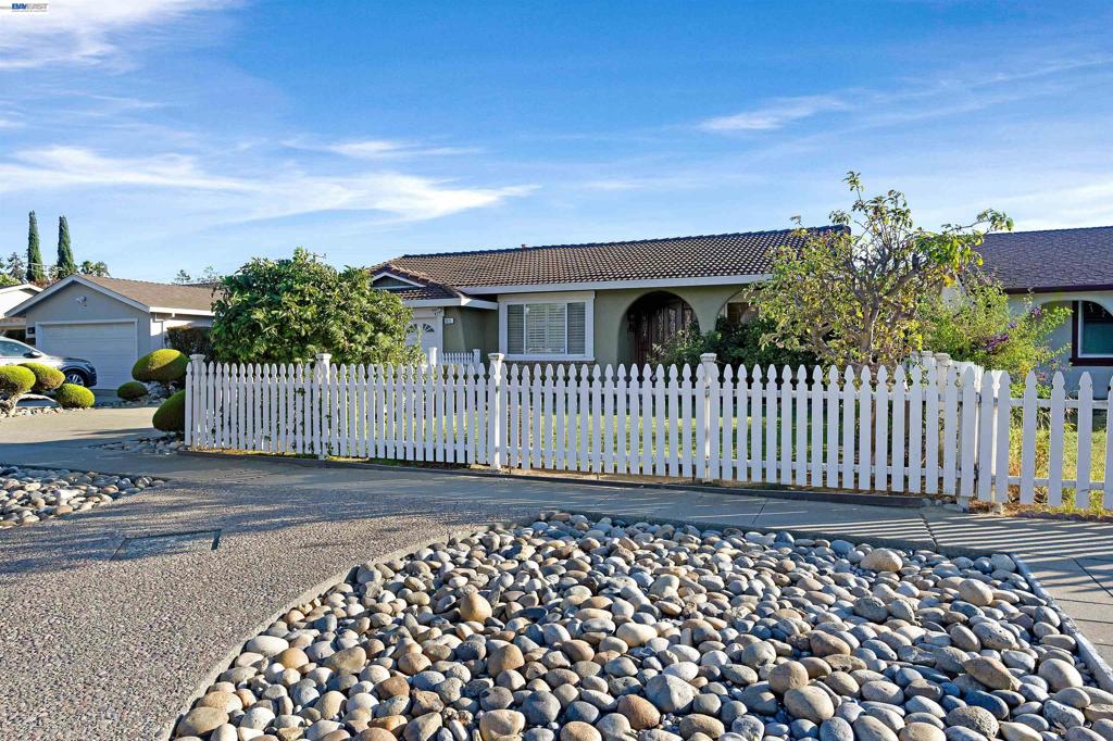 38351 Paseo Padre Pkwy