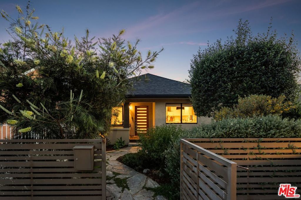 Photo of 5132 Range View Avenue, Los Angeles, CA 90042 (MLS # 26656747)