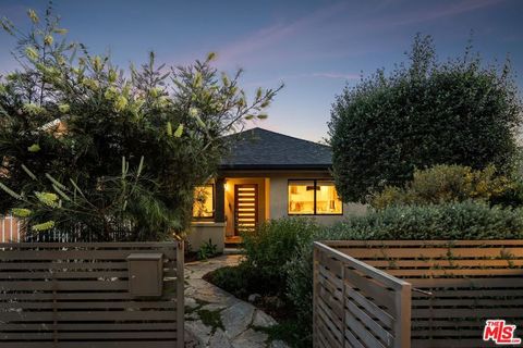 Photo of 5132 Range View Avenue, Los Angeles, CA 90042 (MLS # 26656747)