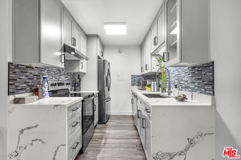 Encino Oaks - Residential