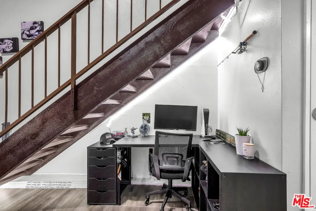 Encino, California 91316, United States, 1 Bedroom Bedrooms, ,2 BathroomsBathrooms,Residential,Active,233020