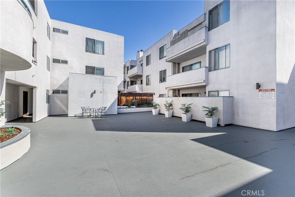 Photo of 14610 Erwin Street #212, Van Nuys, CA 91411 (MLS # CV25234238)