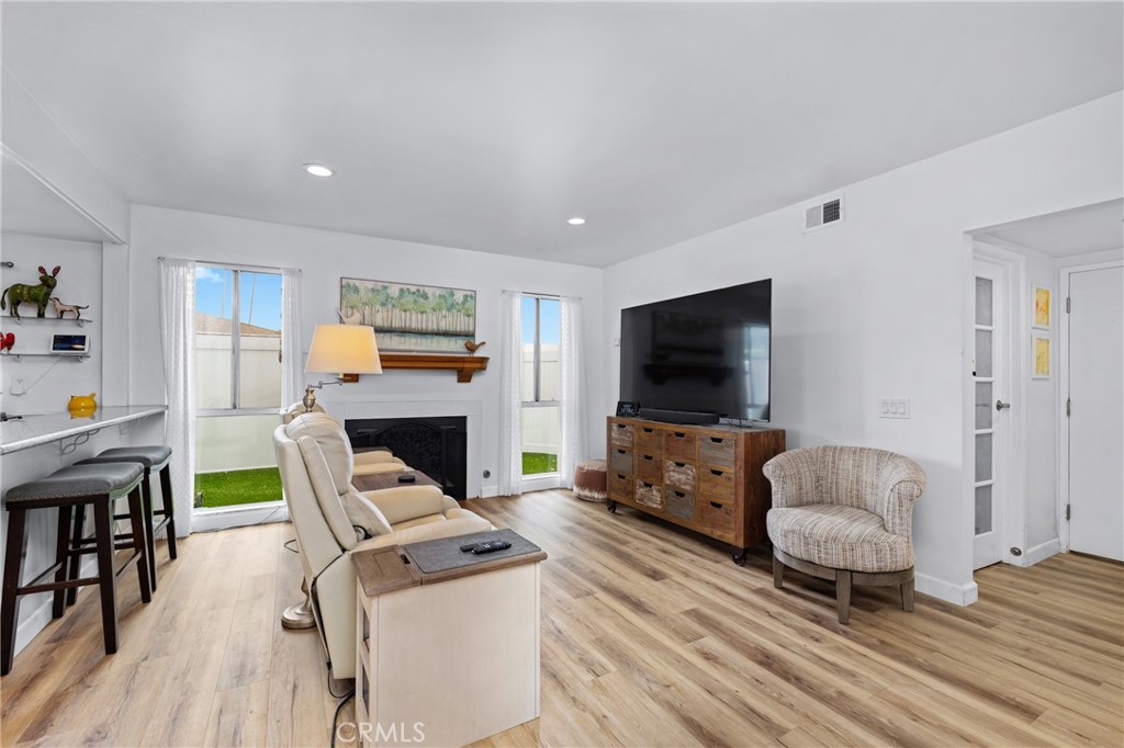 Los Cerritos (LC) - Residential
