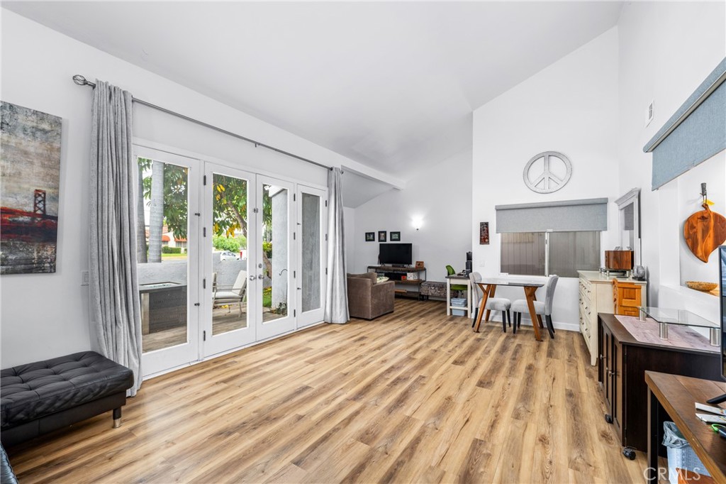 Los Cerritos (LC) - Residential