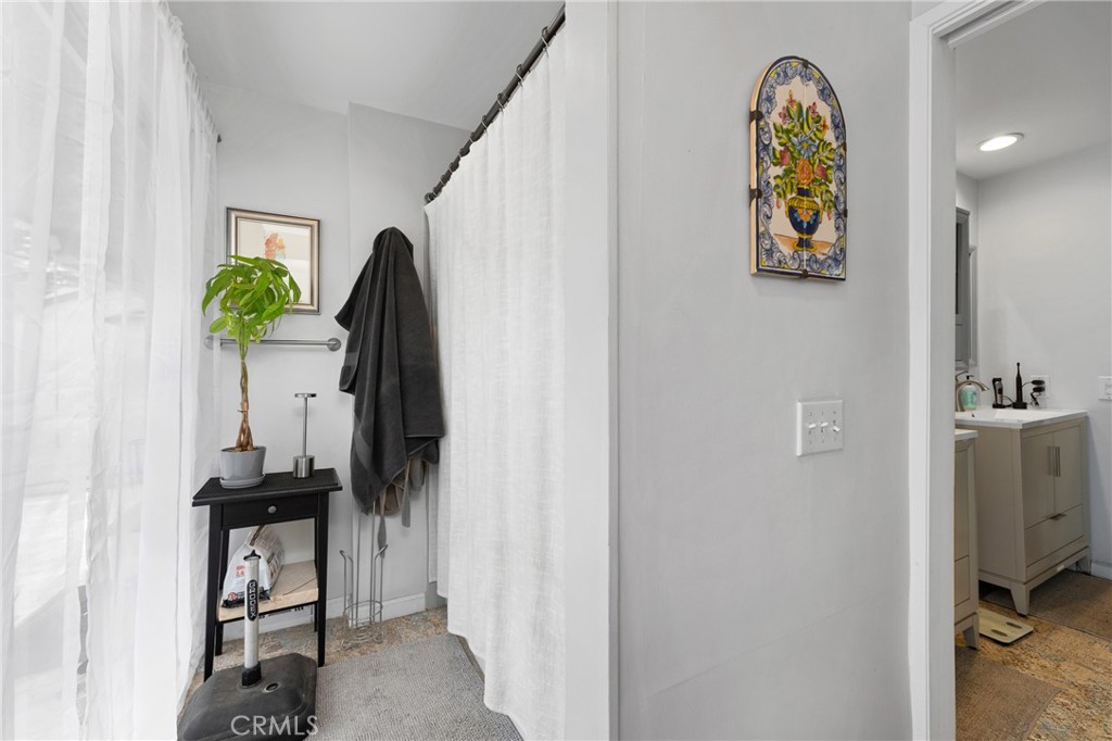 Los Cerritos (LC) - Residential