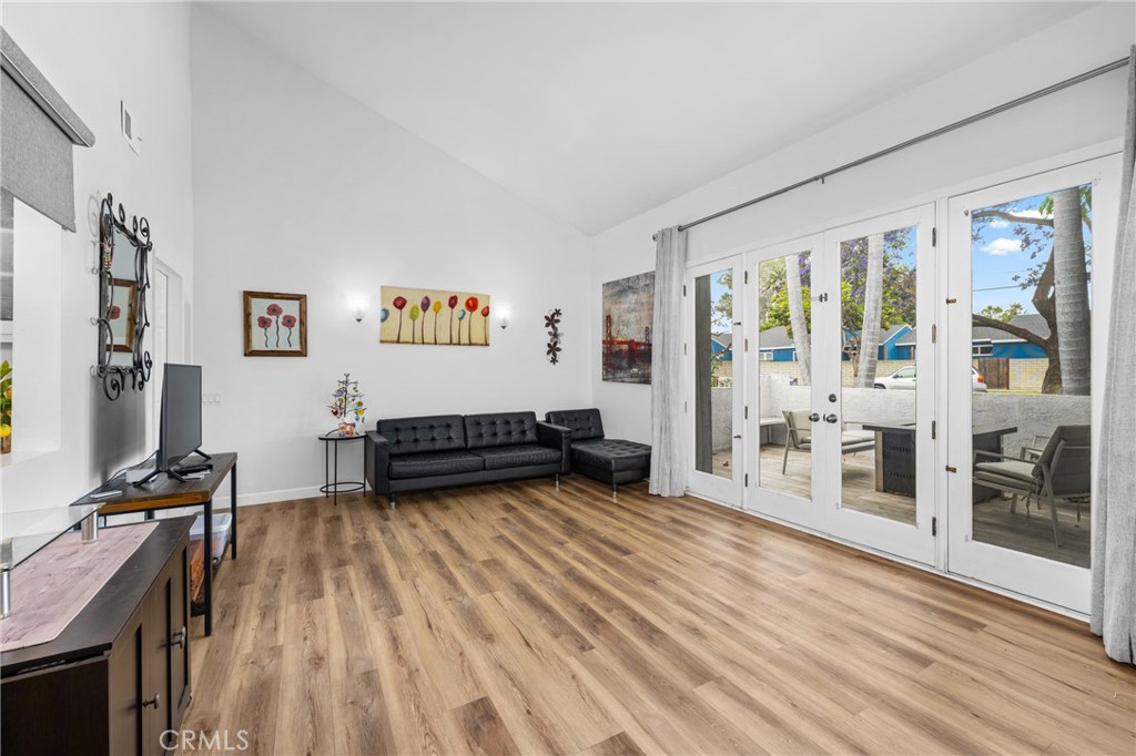 Los Cerritos (LC) - Residential