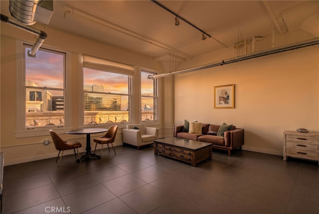 939 S Broadway #1001