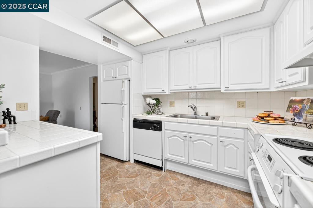 ROSSMOOR - Residential