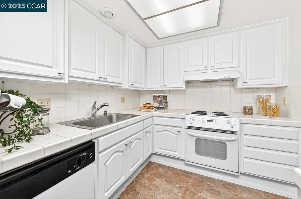 ROSSMOOR - Residential