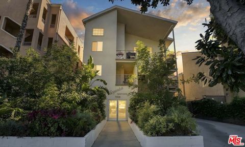 Photo of 11508 Moorpark Street, North Hollywood, CA 91602 (MLS # 26662335)