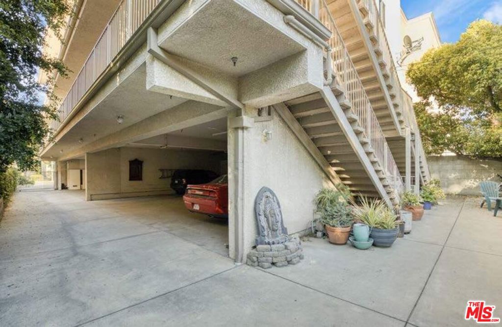 11508 Moorpark Street