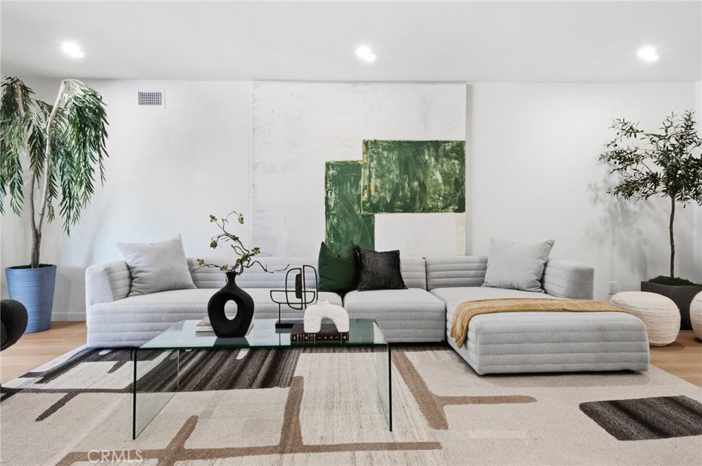 2116 Freeman ST, Santa Ana CA 92706