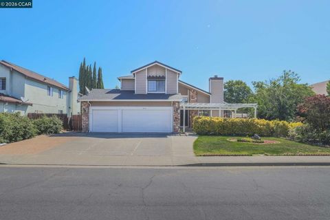 Photo of 3012 Evergreen Dr DR, Fairfield, CA 94533 (MLS # 41137167)