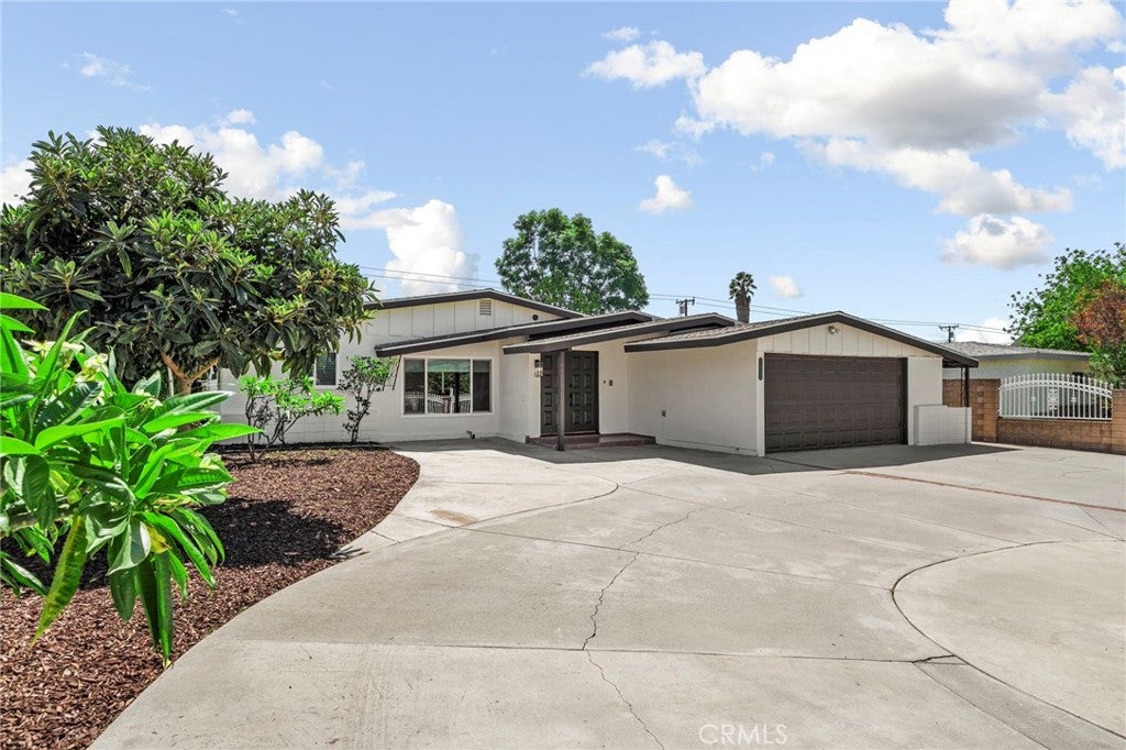 1532 E Rowland Avenue