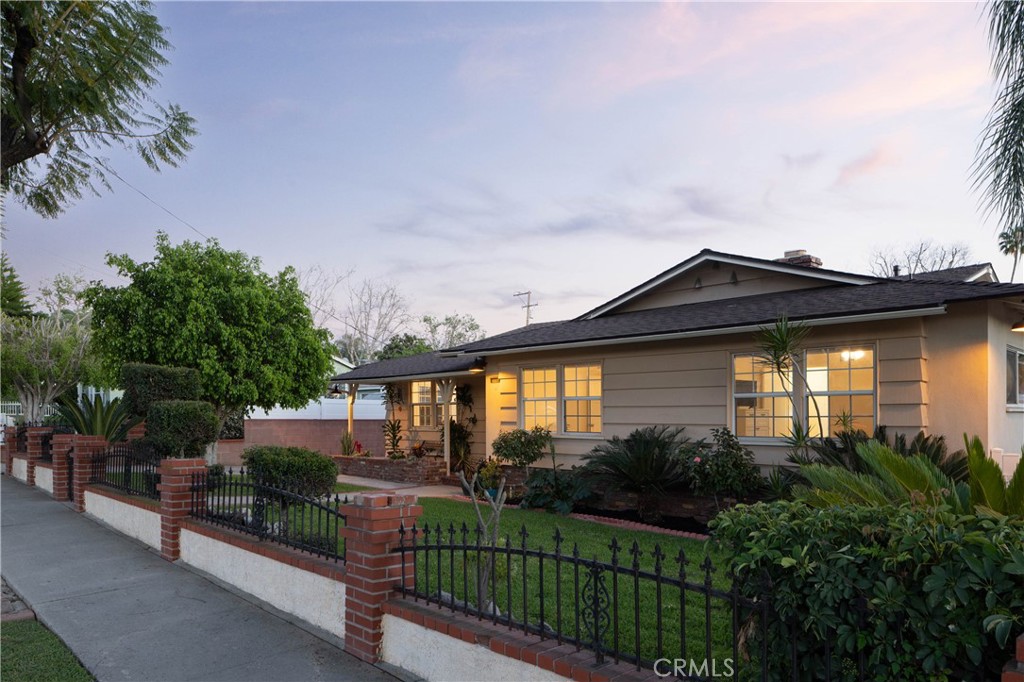 11746 Broadway Avenue