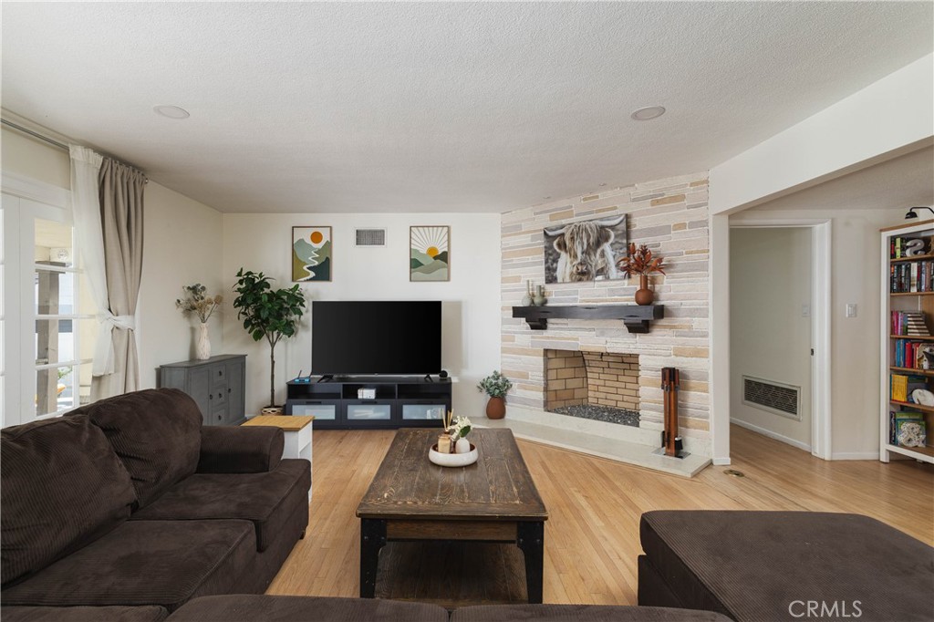 11746 Broadway Avenue