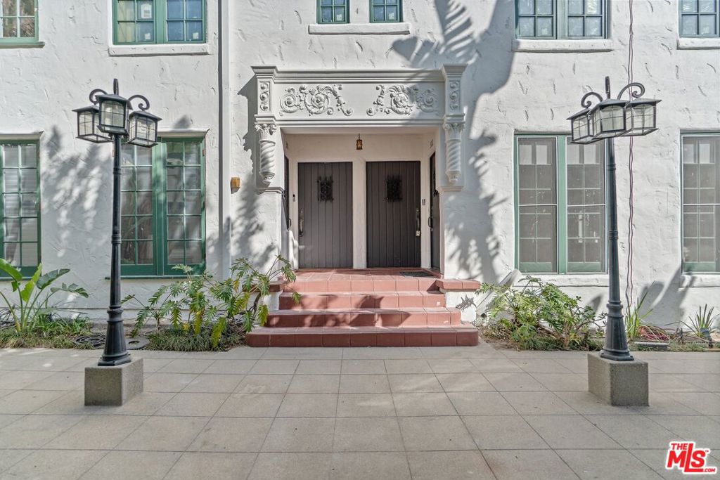 1250 N Harper Avenue 302