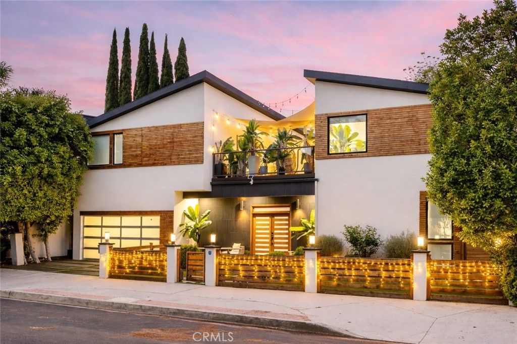 Photo of 11645 Woodbridge Street, Studio City, CA 91604 (MLS # SR26159516)