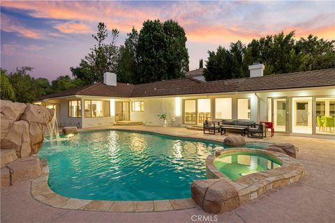 Photo of 4651 Ellenita Ave., Tarzana, CA 91356 (MLS # SR26085401)