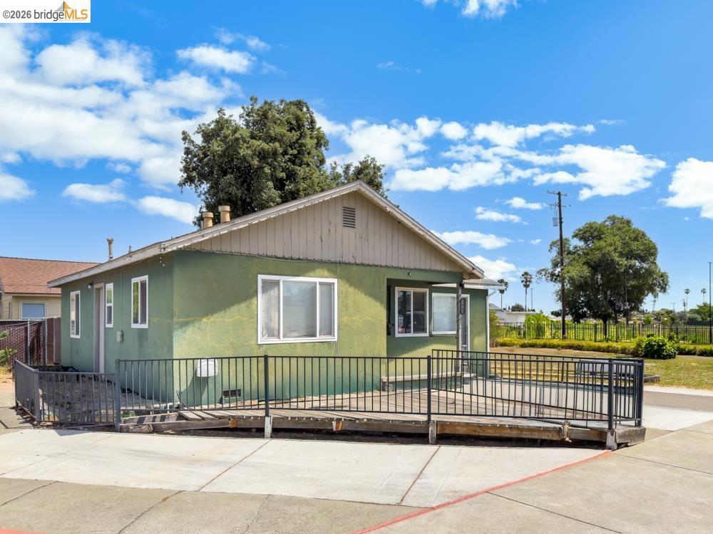 1637 Kidder Ave