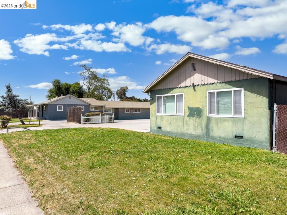 1637 Kidder Ave