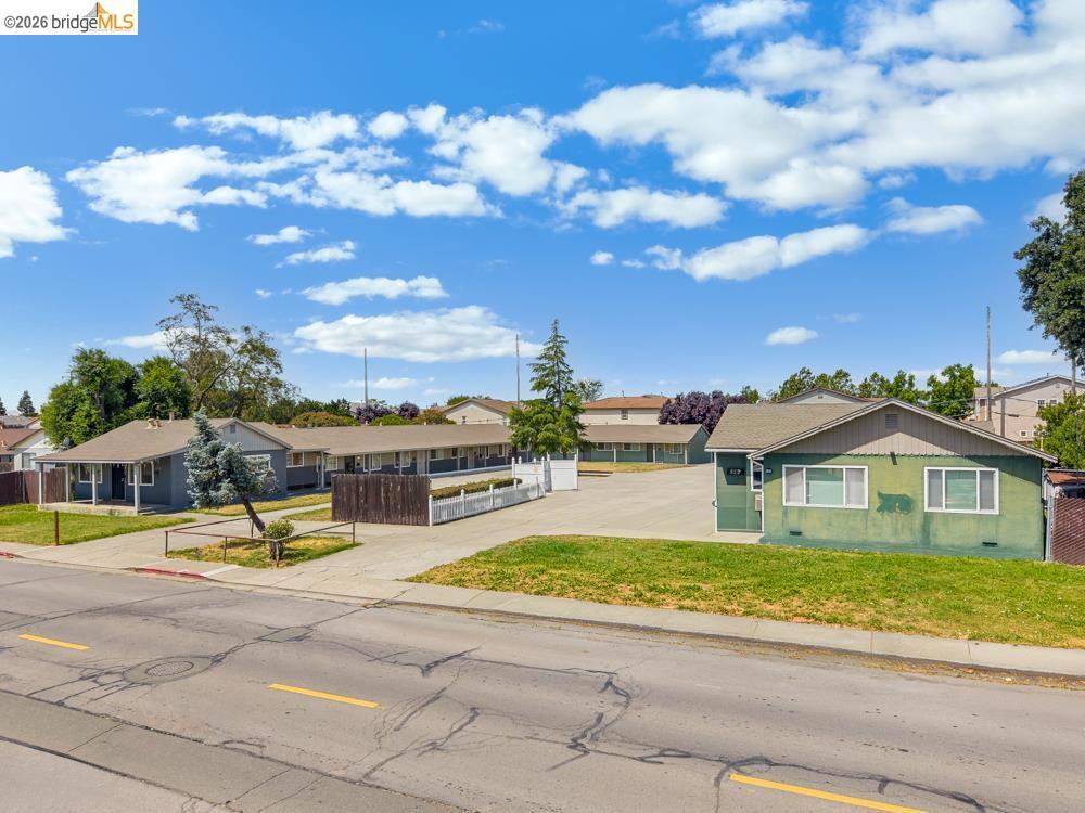 1637 Kidder Ave